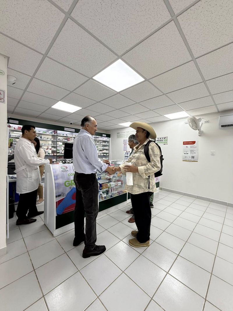 EL PRESIDENTE MUNICIPAL RIGOBERTO LÓPEZ INICIA LA SEMANA SUPERVISANDO EL CENTRO DE SALUD MUNICIPAL D