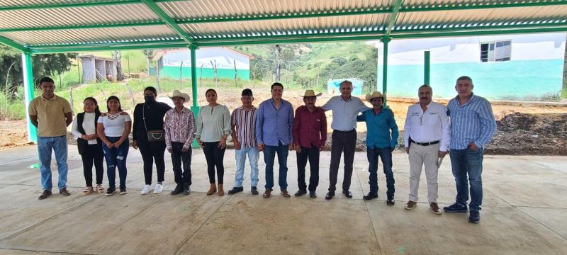 EL ALCALDE RIGOBERTO LÓPEZ RIVERA ENTREGA TECHUMBRE DE CANCHA EN LA COMUNIDAD DE EL CAPIRE PANTOJA