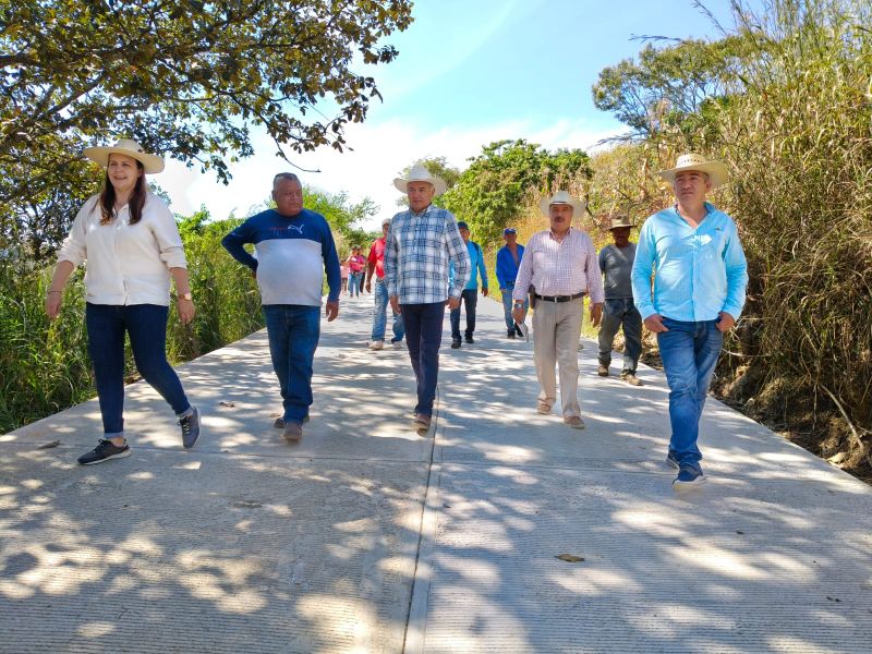 AYUNTAMIENTO DE TEJUPILCO ENTREGA PAVIMENTACIÓN CON CONCRETO HIDRÁULICO EN CIRIAN DE LA LAGUNA