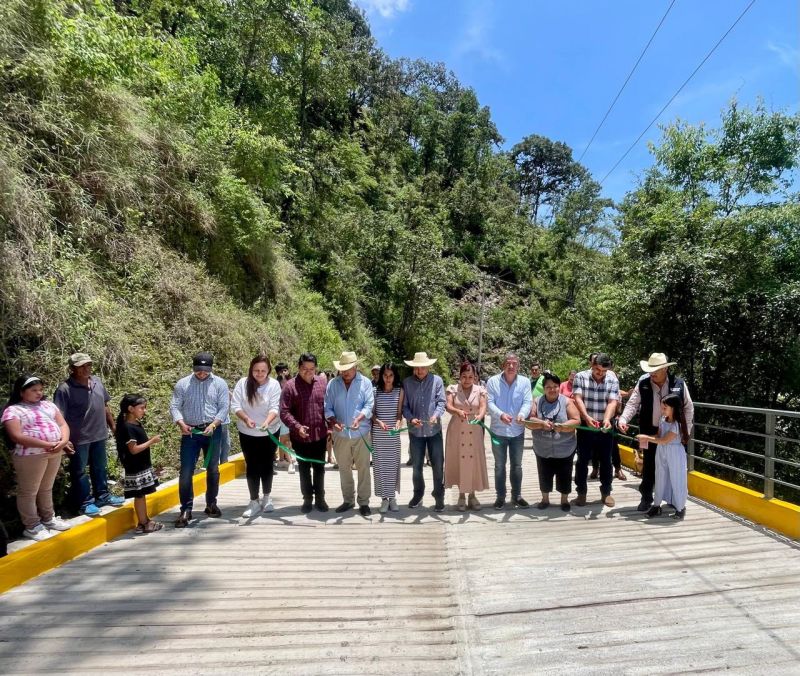 EL PRESIDENTE MUNICIPAL RIGOBERTO LÓPEZ RIVERA INAUGURA OBRAS EN LA DELEGACIÓN DE AGUA BENDITA