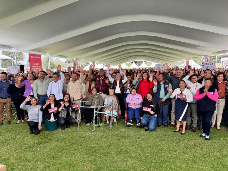 TEJUPILCO PRESENTE EN LA ENTREGA DE TARJETAS DEL PROGRAMA “MUJERES CON BIENESTAR” EN SAN SIMÓN