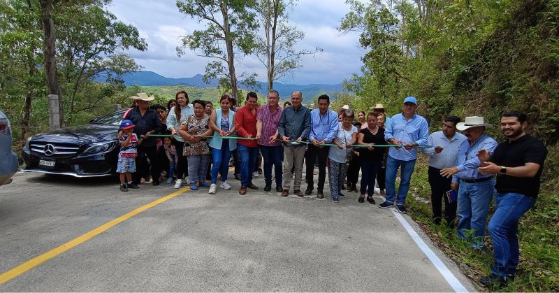 INAUGURA EL PRESIDENTE MUNICIPAL LA PAVIMENTACIÓN DEL CAMINO TEJUPILCO – SANTA ROSA