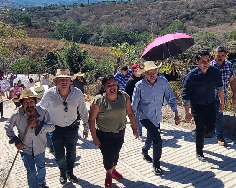 ENTREGA DE OBRA DE PAVIMENTACIÓN EN LA COMUNIDAD RINCÓN DEL SAUZ OCOTEPEC.