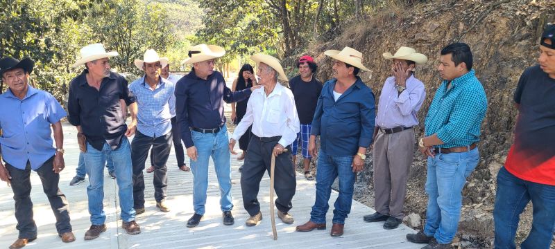 RIGOBERTO LÓPEZ RIVERA ENTREGA OBRA DE PAVIMENTACIÓN EN LA DELEGACIÓN DE ENCINOS VERDES