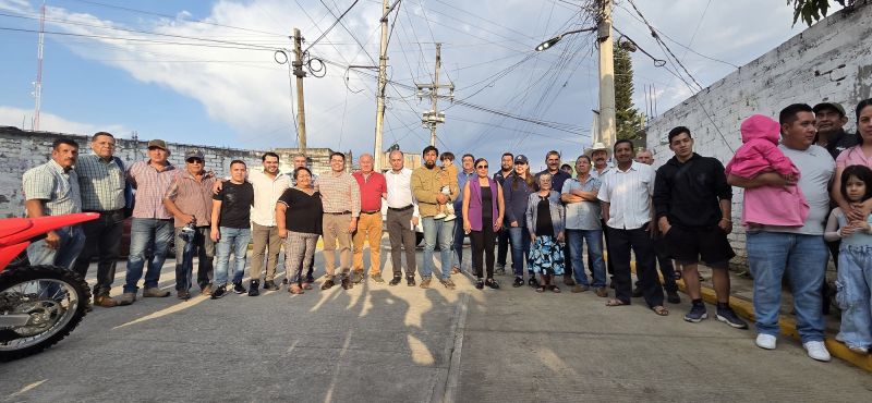CUMPLE RIGOBERTO LÓPEZ RIVERA COMPROMISO CON PAVIMENTACIÓN Y DRENAJE EN LA COLONIA INDEPENDENCIA