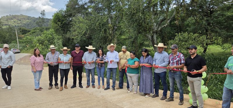 GOBIERNO DE TEJUPILCO FORTALECE LA INFRAESTRUCTURA VIAL CON LA ENTREGA DE MUROS DE CONTENCIÓN EN BUE