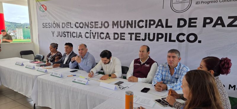ENCABEZA RIGOBERTO LÓPEZ RIVERA LA SESIÓN DEL CONSEJO MUNICIPAL DE PAZ Y JUSTICIA CÍVICA DE TEJUPILC